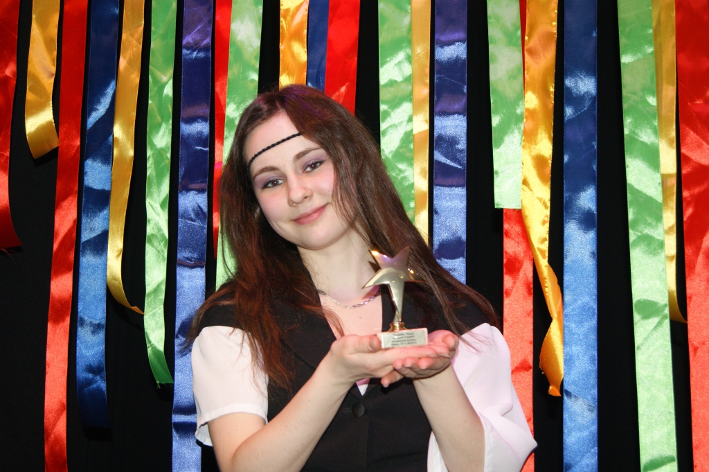ЕЛИЗАВЕТА НАЗАРОВА -победитель в номинации  "Лучший студент актёрской школы "Рыжего :) Театра" Сезон 2013-2014гг. 